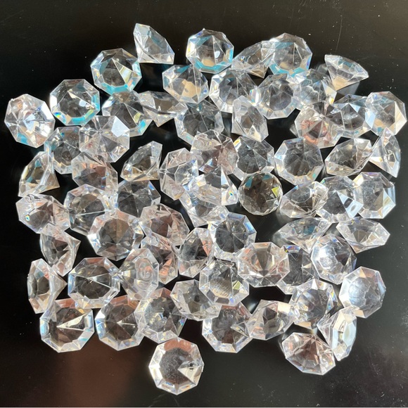 Great for Bridal Shower! PLASTIC crystal diamond design scatter - Picture 1 of 4